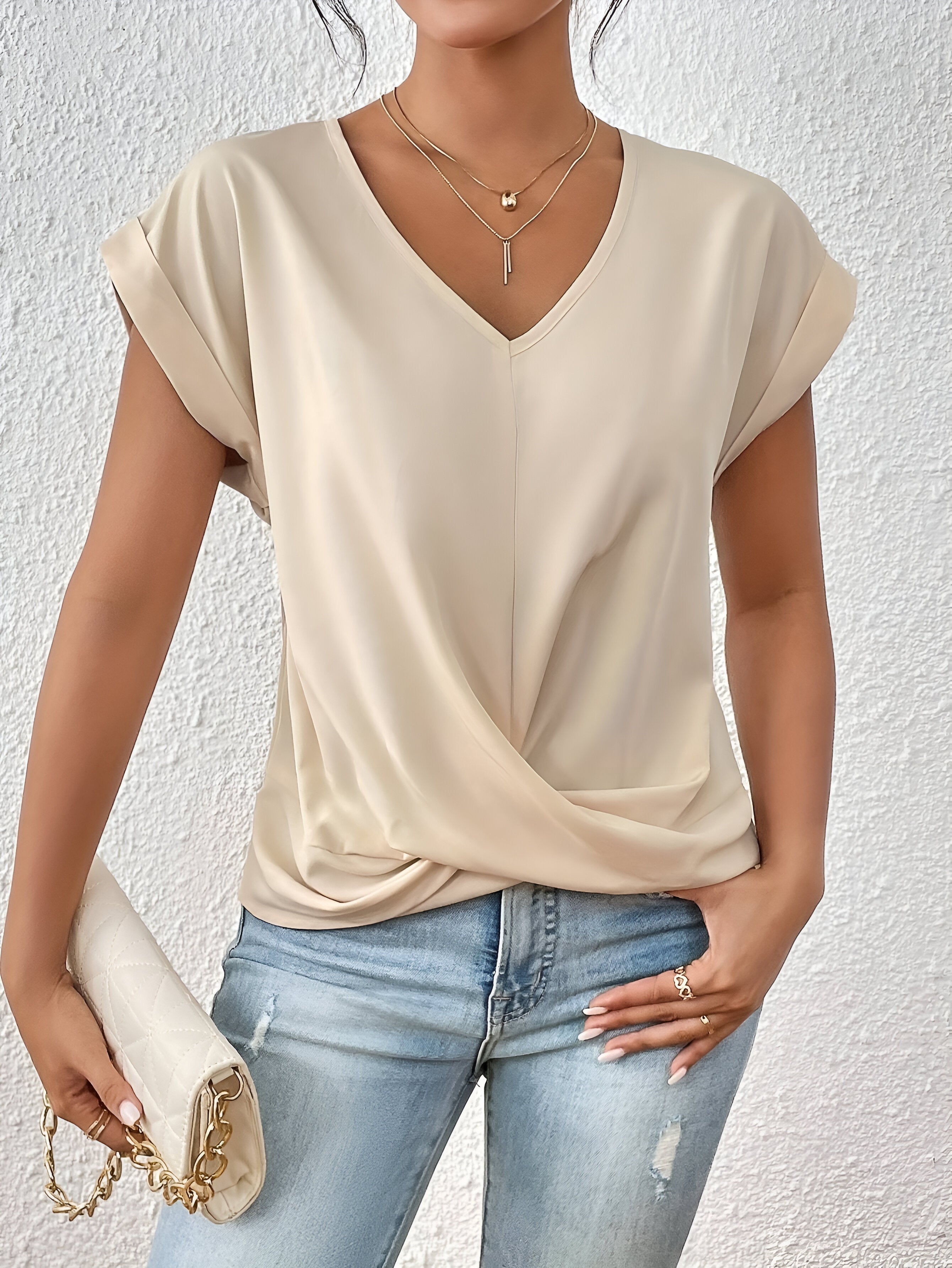 NOËLLE™ | Casual T-shirt z dekoltem w kształcie serca