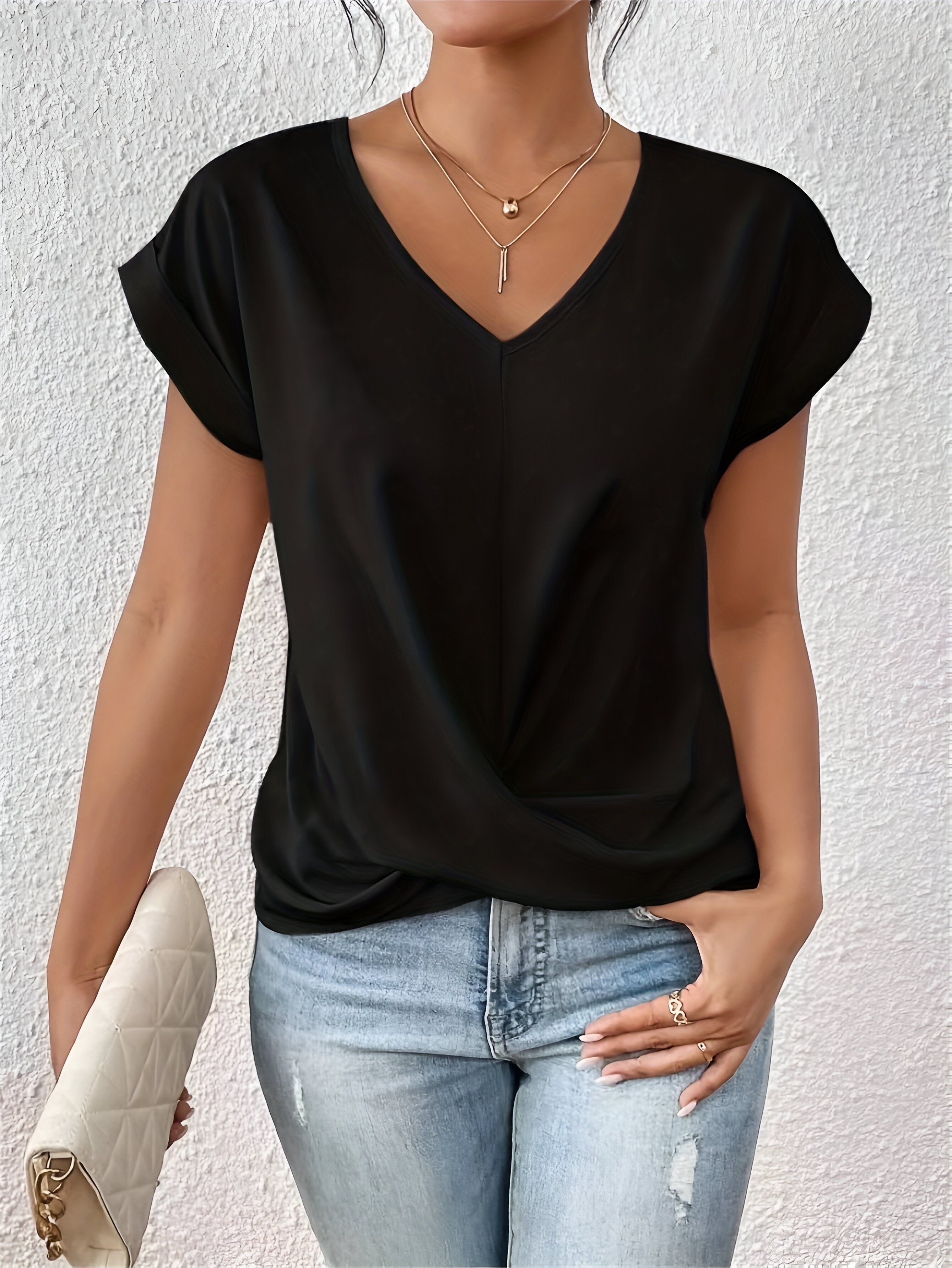 NOËLLE™ | Casual T-shirt z dekoltem w kształcie serca
