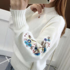 Sweter z Dzianiny Kaszmirowej z Kwiatowym Haftem