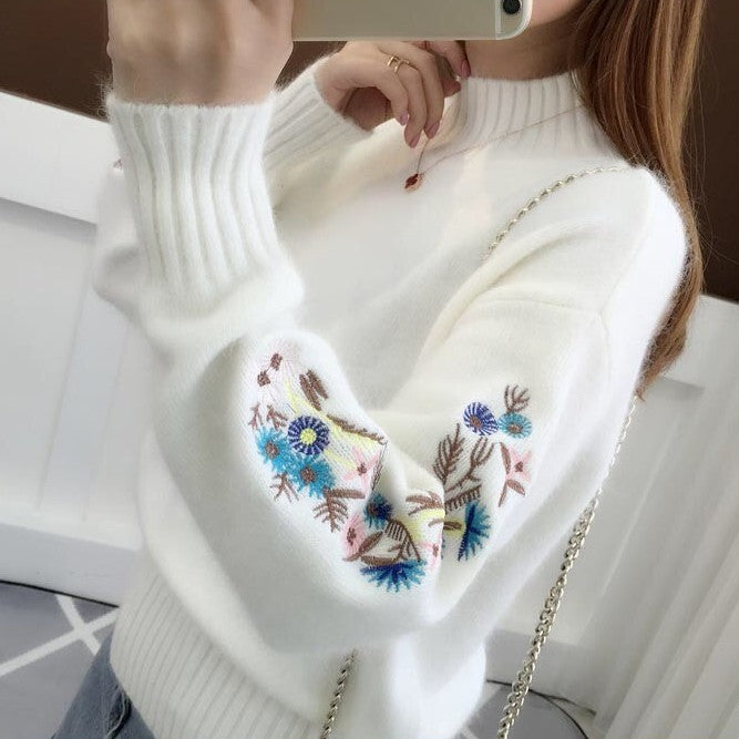 Sweter z Dzianiny Kaszmirowej z Kwiatowym Haftem