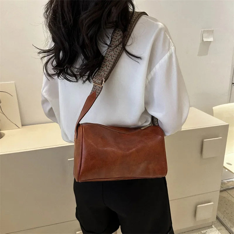 Florencja | Elegancka Minimalistyczna Torebka Przez Ramię z Wzorzystym Paskiem
