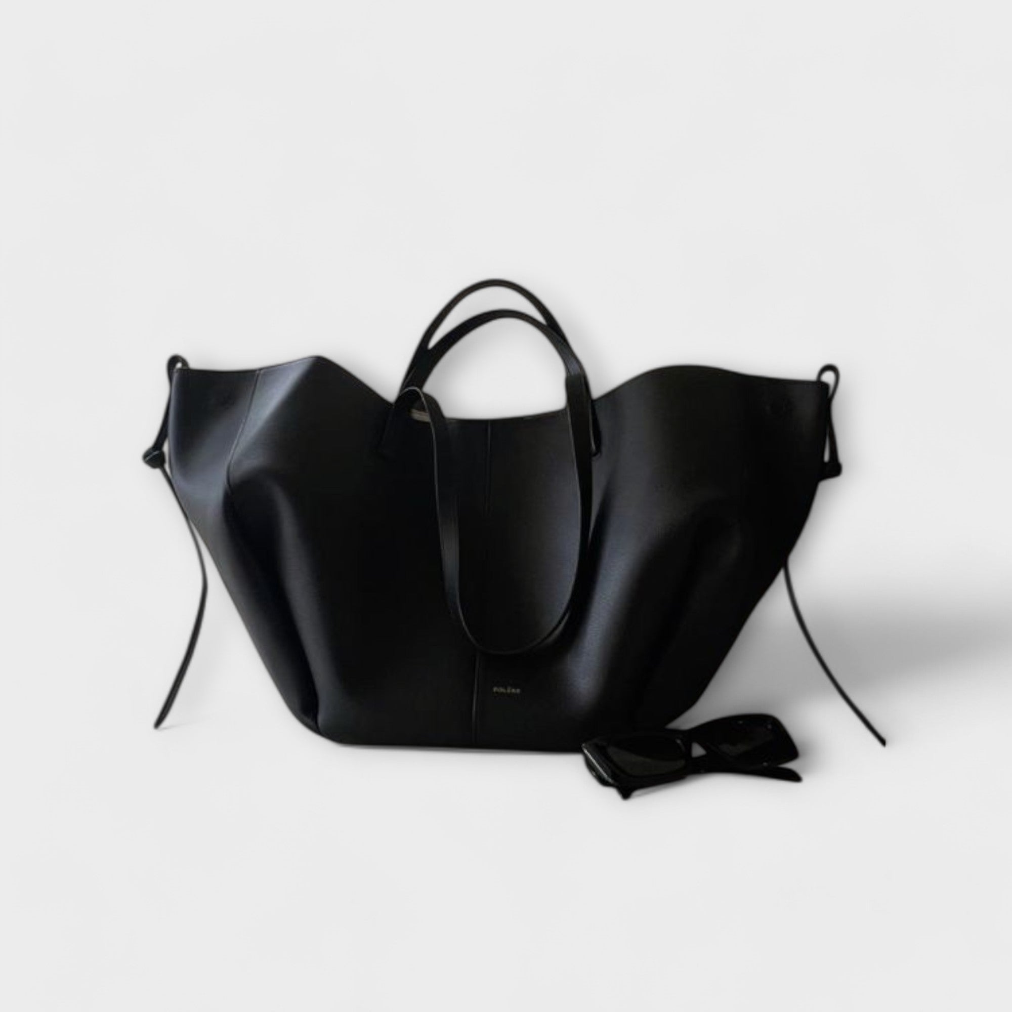 Isabella | Rzeźbiona Minimalistyczna Torba na Ramię o Przestronnym Designie