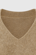 Sophia | Przytulny Khaki Sweter Dziany z Dekoltem w Serek
