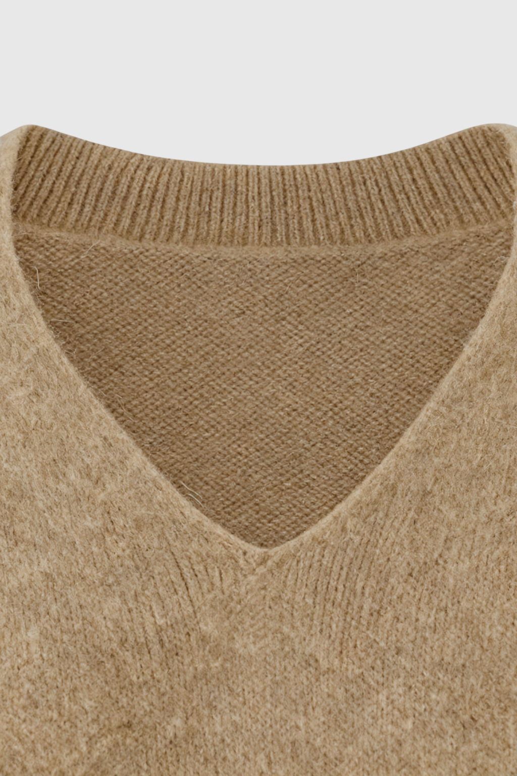 Sophia | Przytulny Khaki Sweter Dziany z Dekoltem w Serek