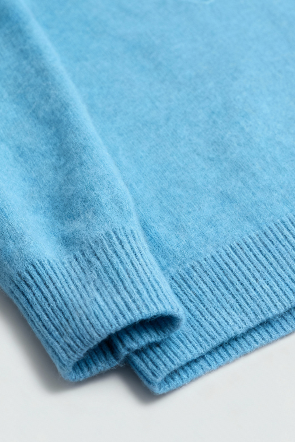 Sophia | Flattering Light Blue V-Neck Women's Sweater with Fitted Silhouette