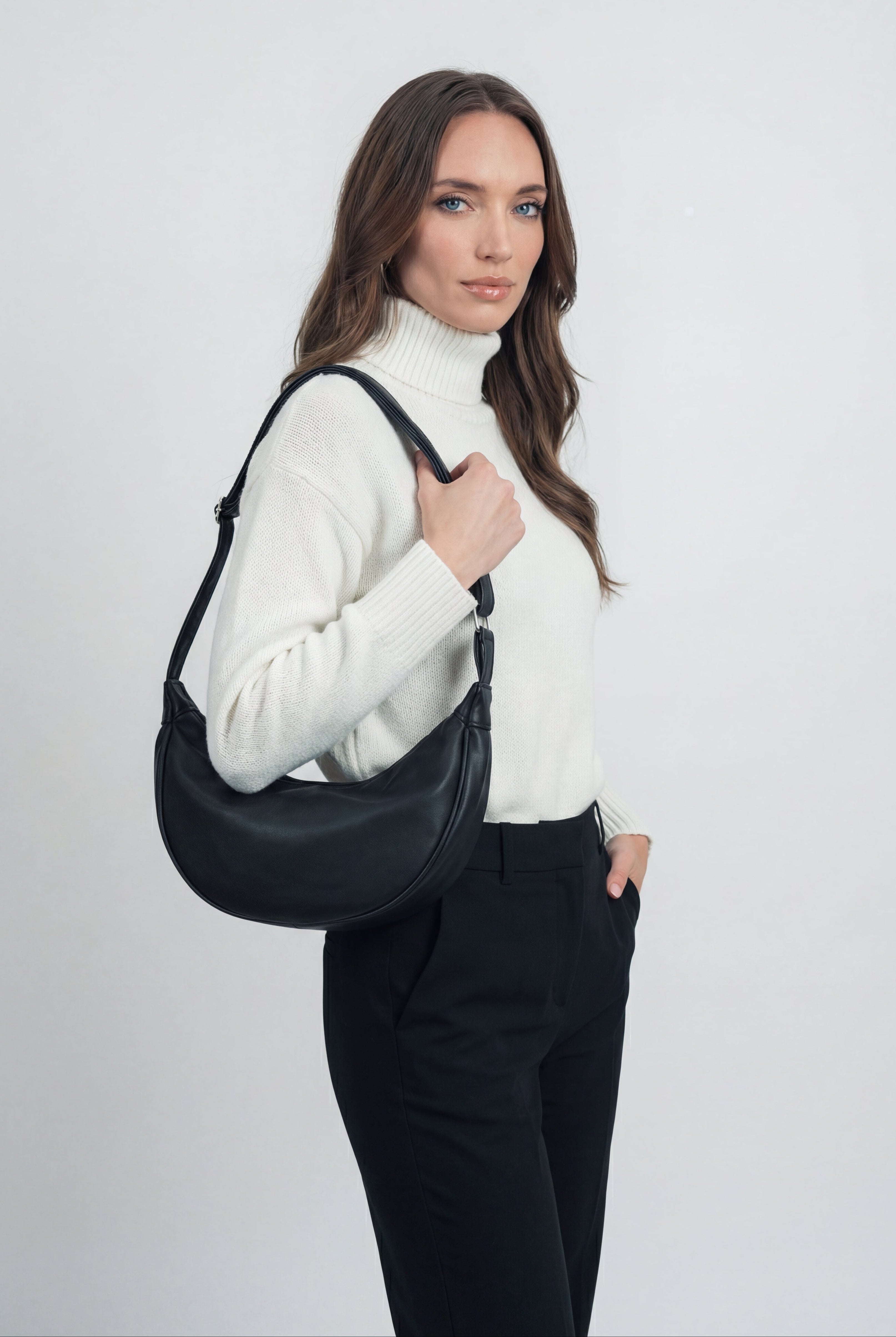 Victoria | Elegancka Torebka na Pasek z Regulacją i Wiele Kieszeni