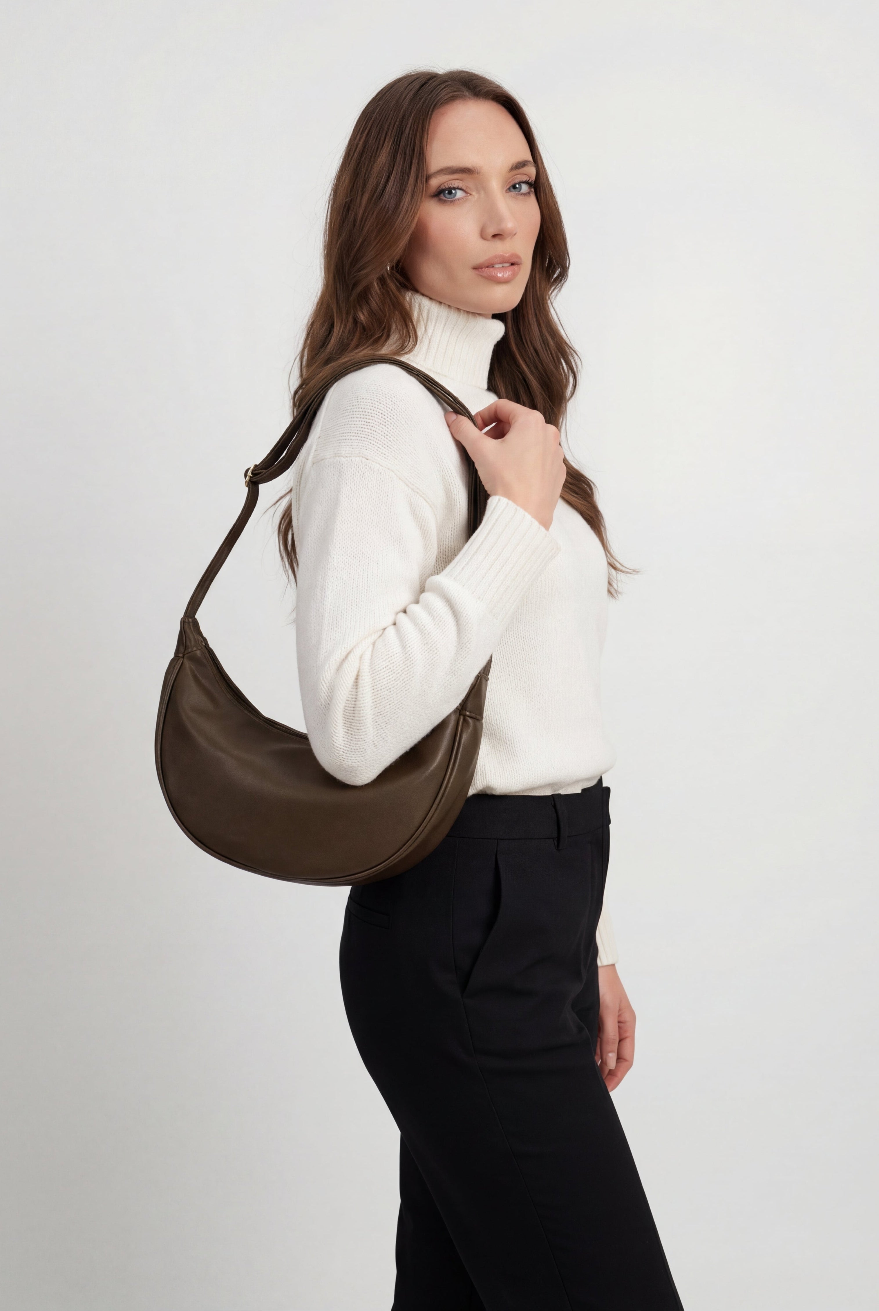 Victoria | Elegancka Torebka na Pasek z Regulacją i Wiele Kieszeni
