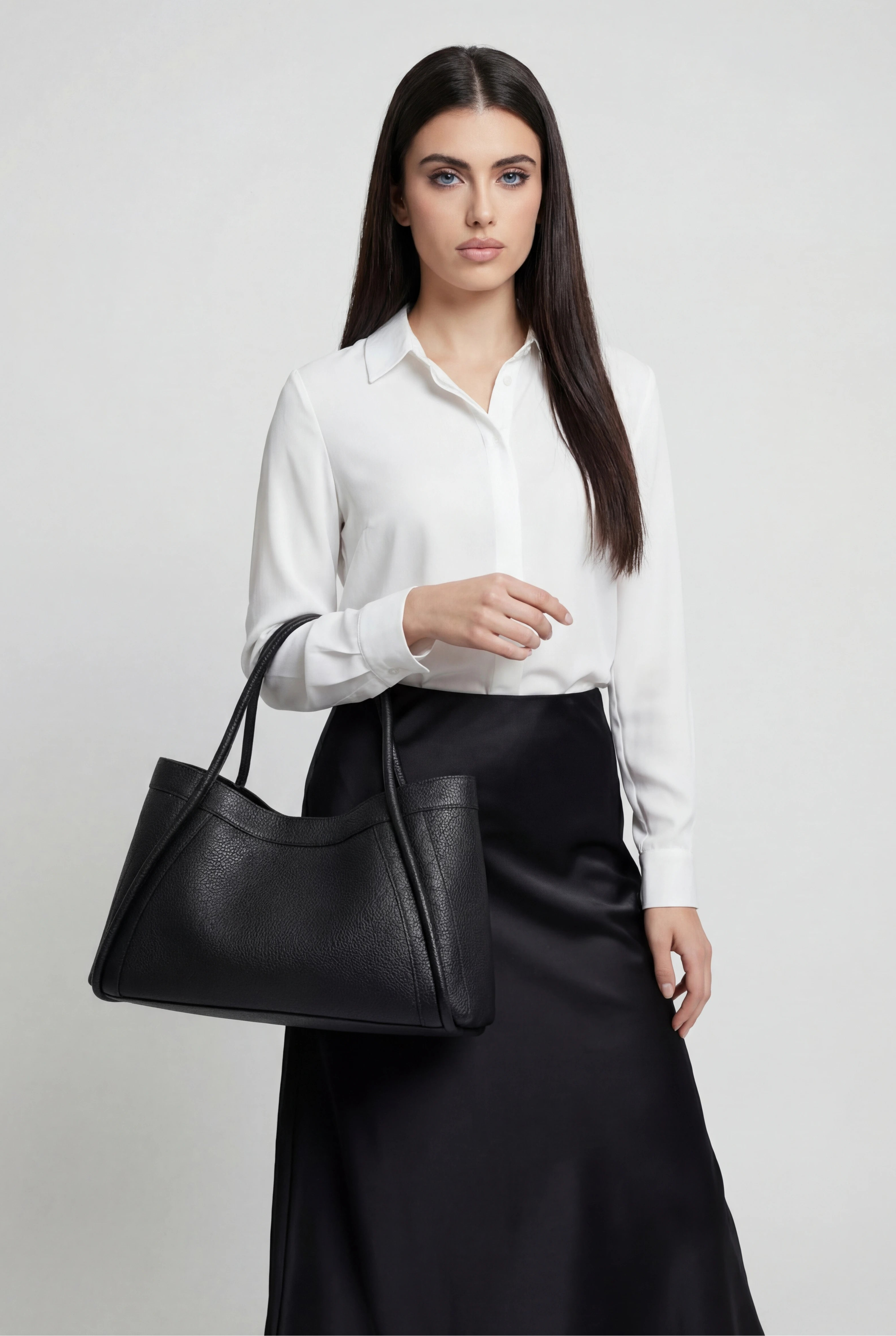 Victoria | Elegancka czarna torba tote z przestronnymi kieszeniami