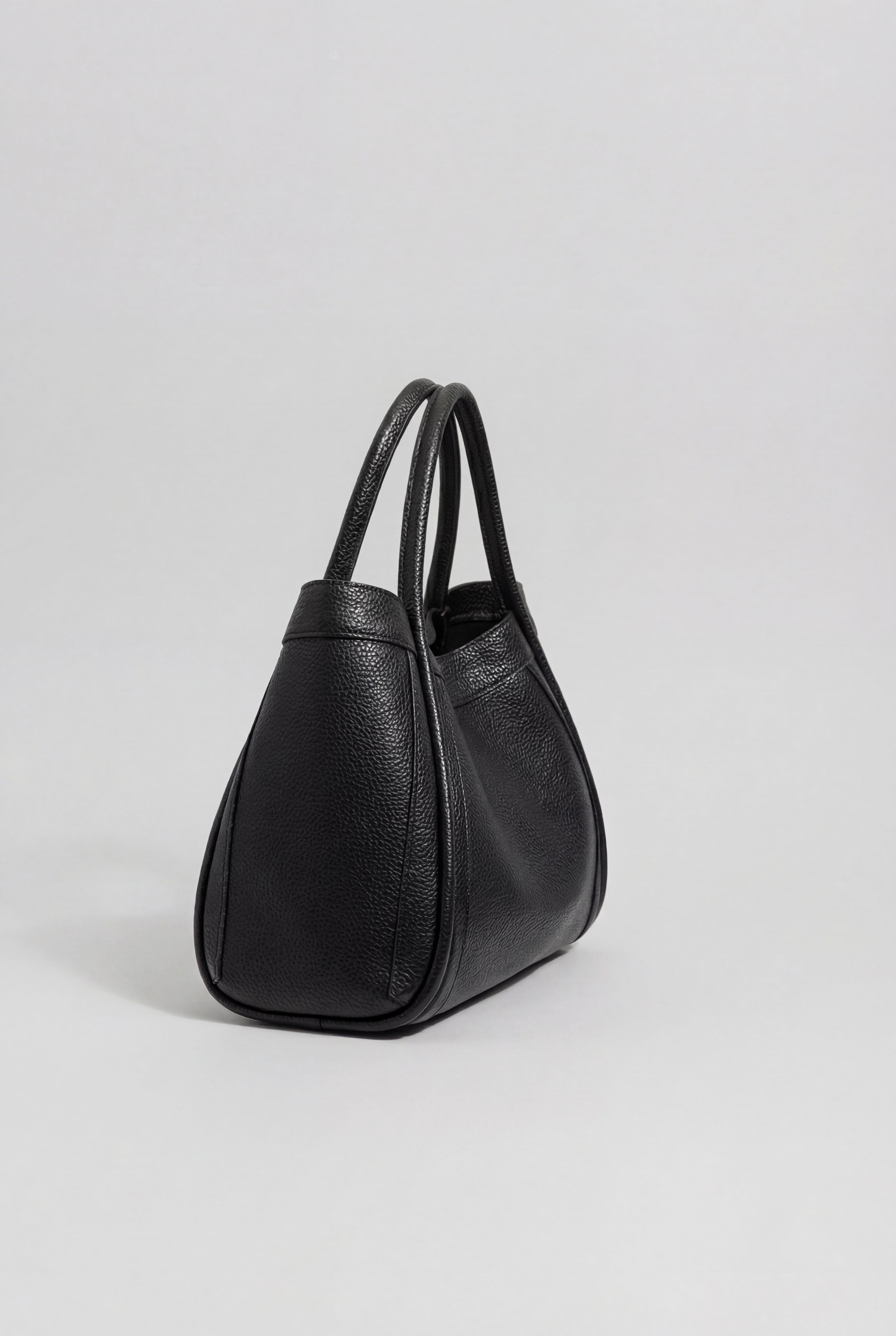 Victoria | Elegancka czarna torba tote z przestronnymi kieszeniami