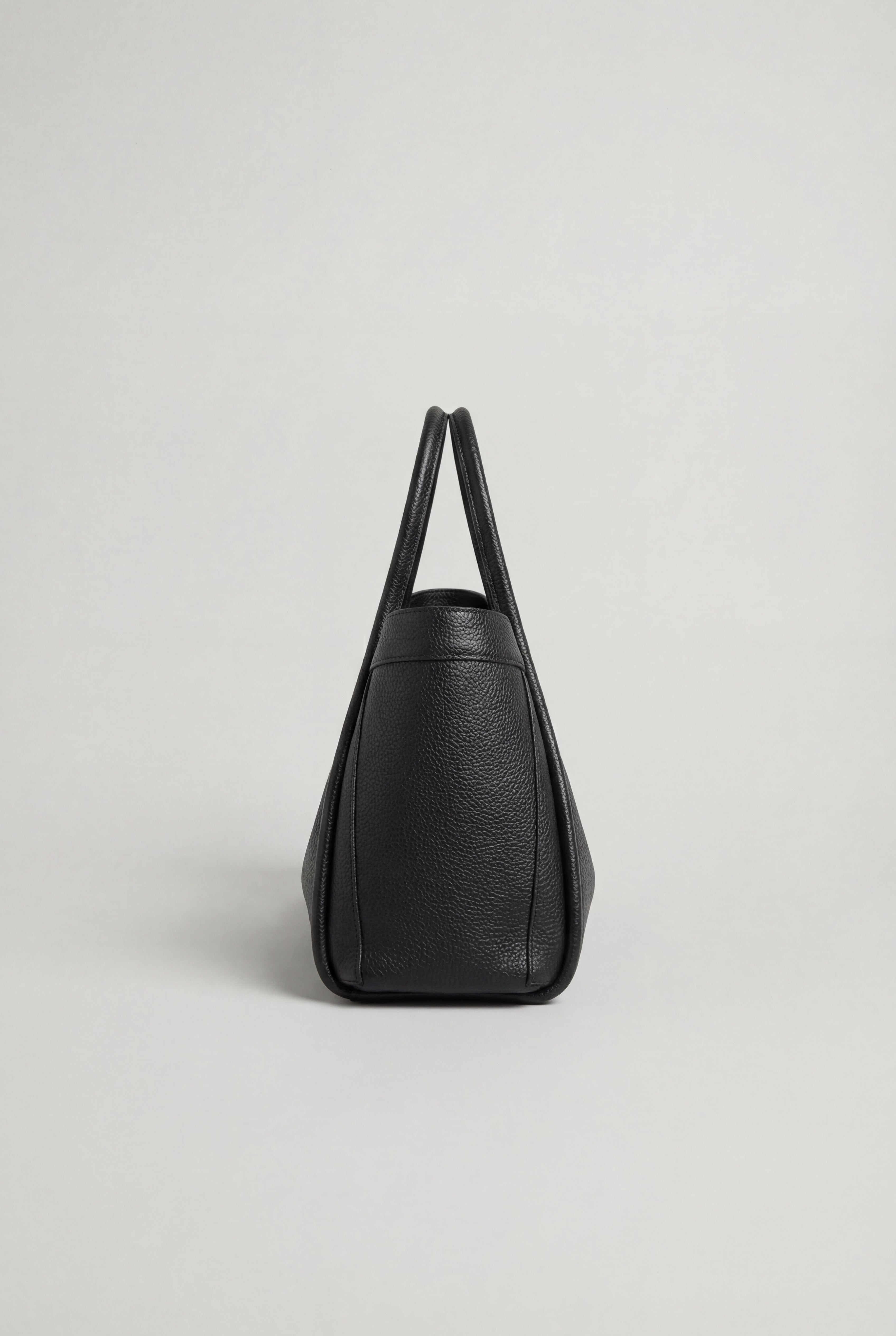 Victoria | Elegancka czarna torba tote z przestronnymi kieszeniami