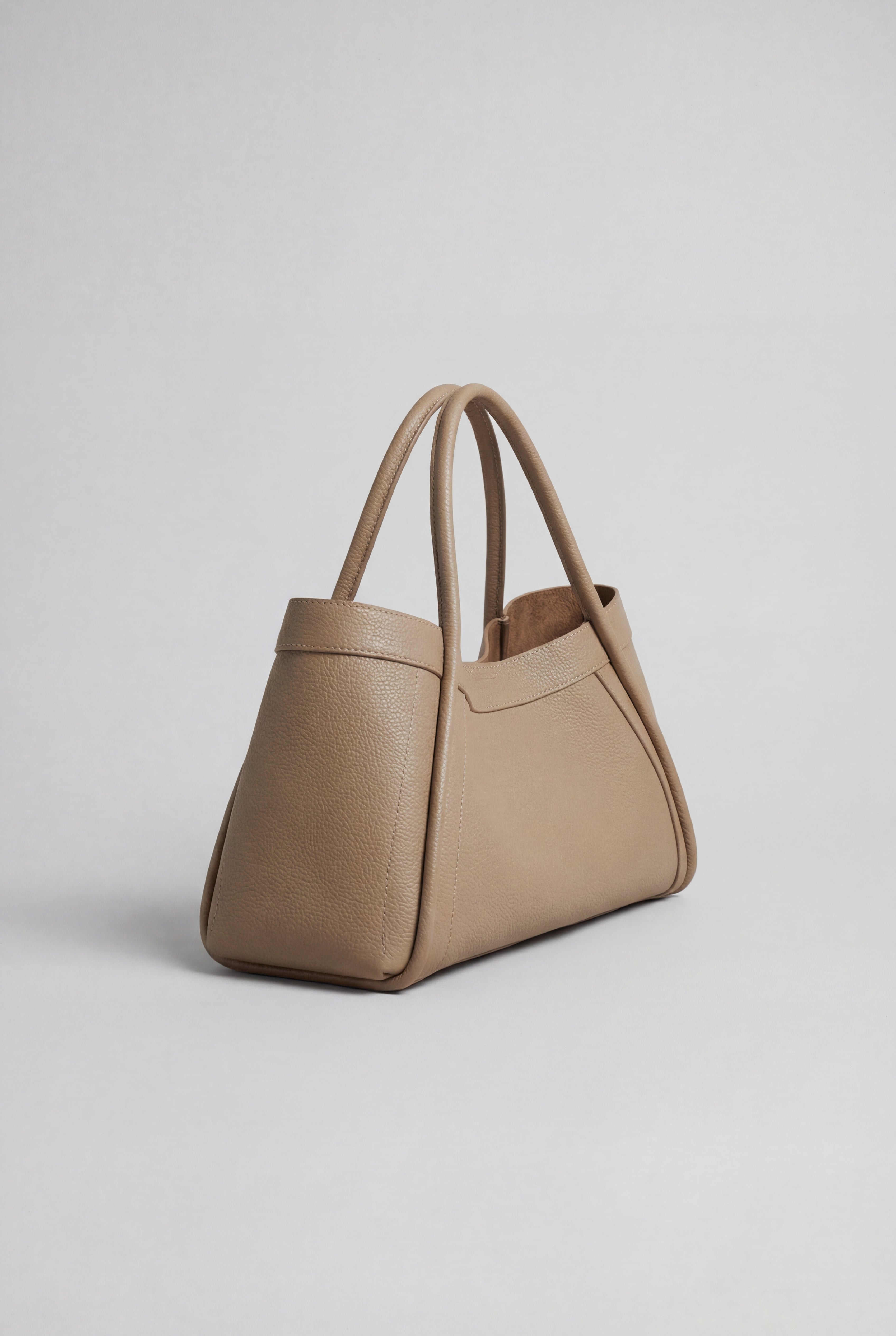 Victoria | Elegancka czarna torba tote z przestronnymi kieszeniami