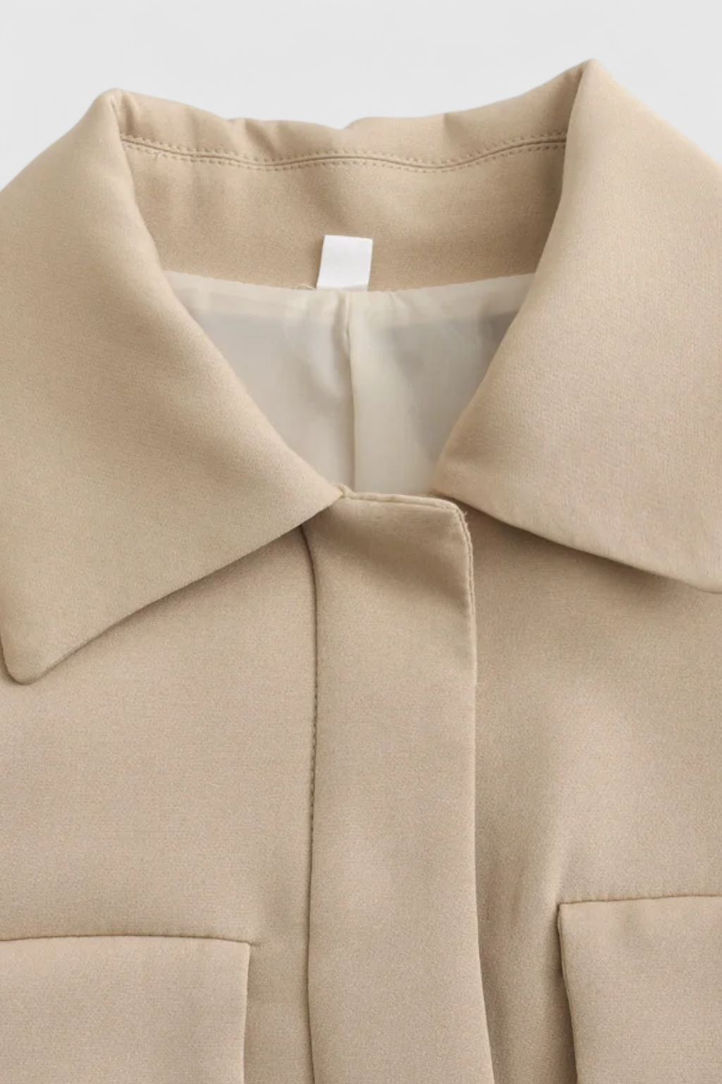 Victoria | Elegancka Krótka Kurtka Z Guzikami z Flattering Fit
