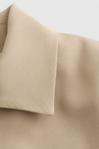 Victoria | Elegancka Krótka Kurtka Z Guzikami z Flattering Fit