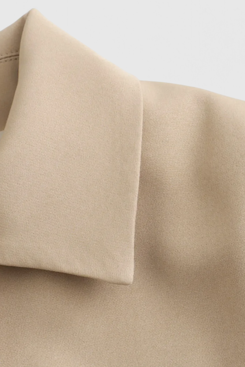 Victoria | Elegancka Krótka Kurtka Z Guzikami z Flattering Fit