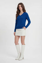 Victoria | Przytulny Ciemnoniebieski Sweter z Dekoltem w Serek o Wspaniałym Kroju