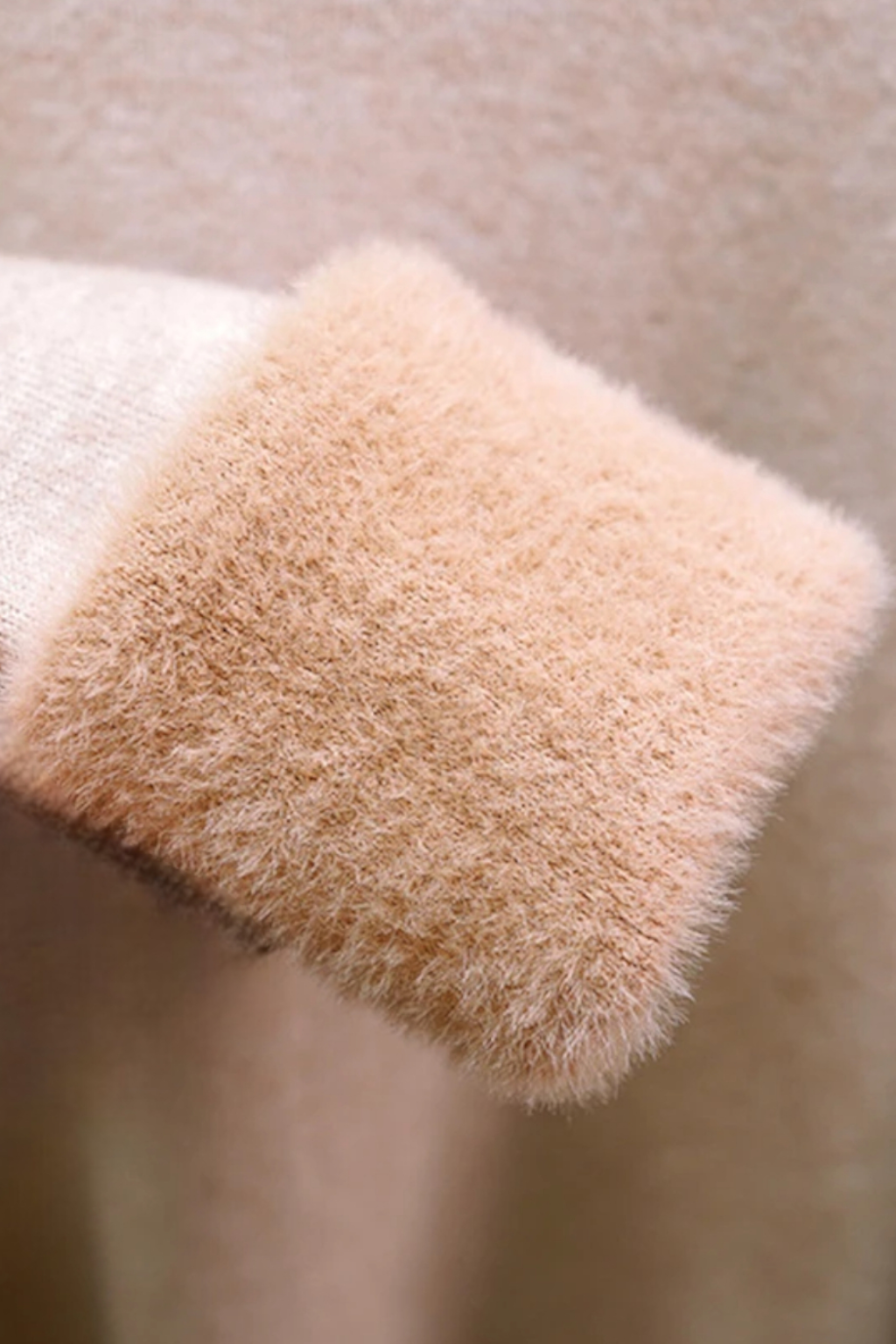 Wiktoria | Elegancki Beżowy Sweter z Golfem w Slim Fit na Zimę