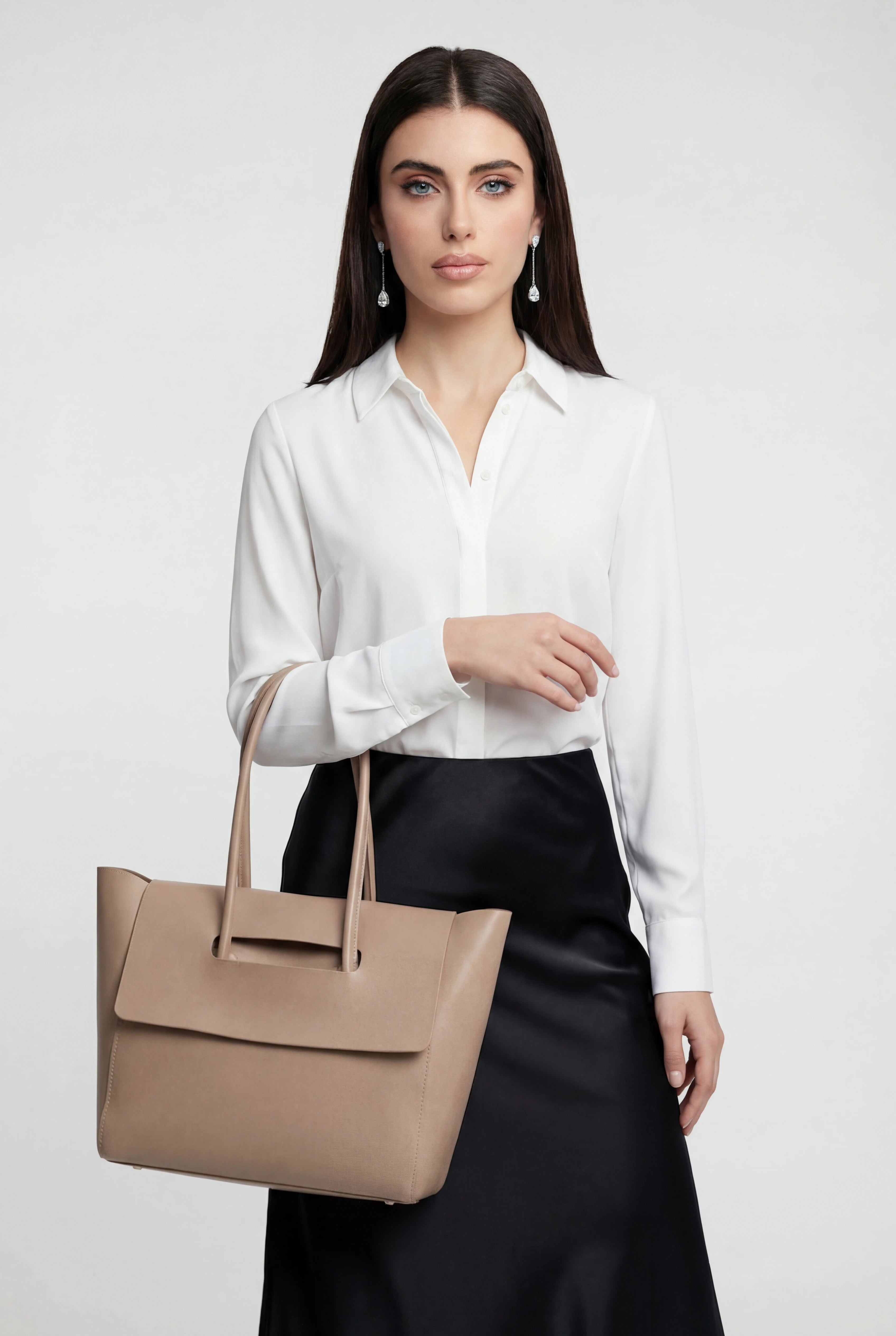 Wiktoria | Elegancka Czarna Torebka z Regulowanym Paskiem