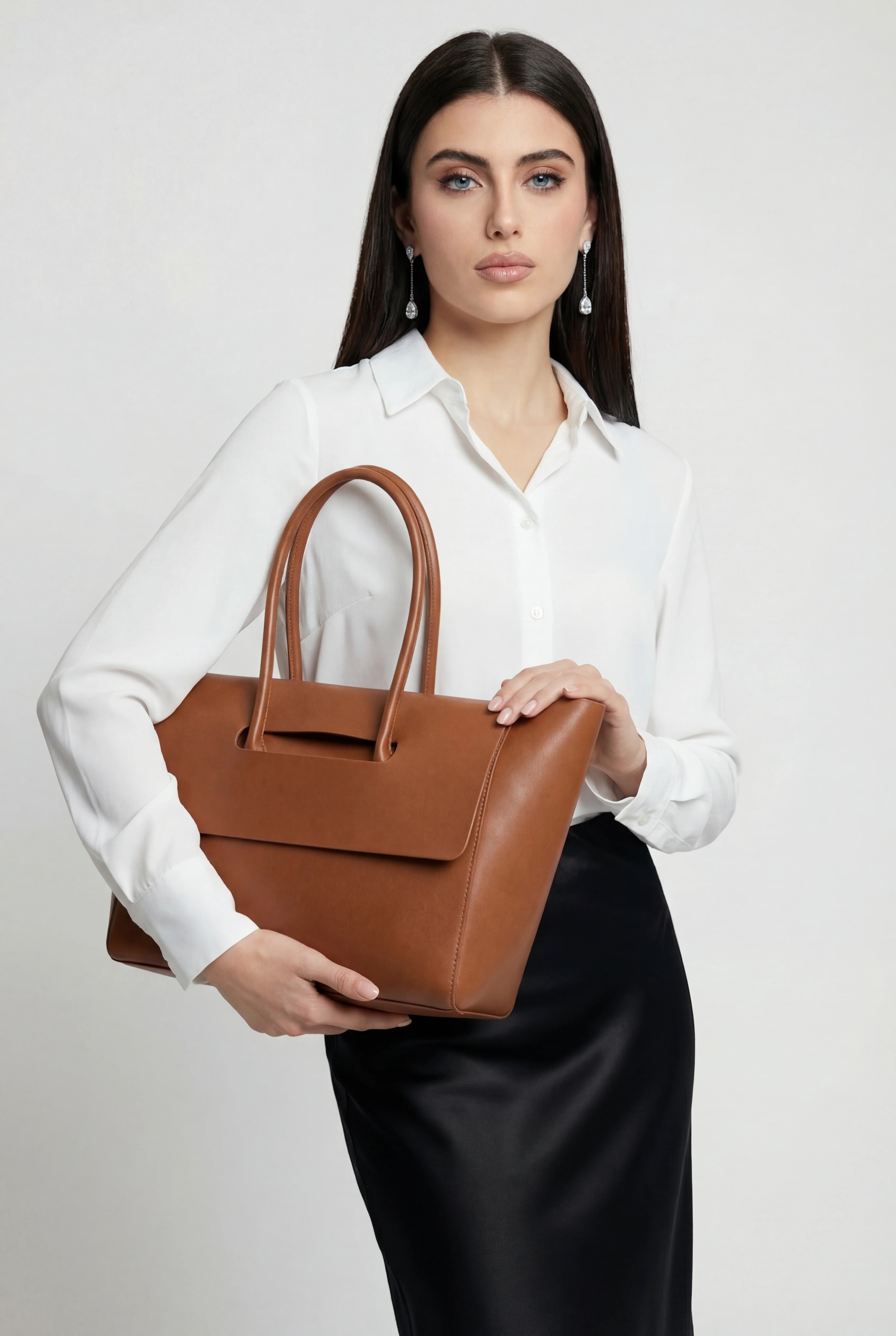 Wiktoria | Elegancka Czarna Torebka z Regulowanym Paskiem