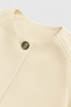 Victoria | Elegancka Krótka Kurtka Khaki z O-Neck i Długimi Rękawami