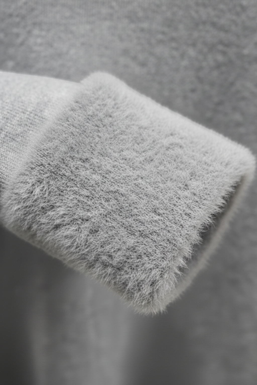 Victoria | Elegancki Szary Sweter z Golfem o Slim Fit z Aksamitną Teksturą