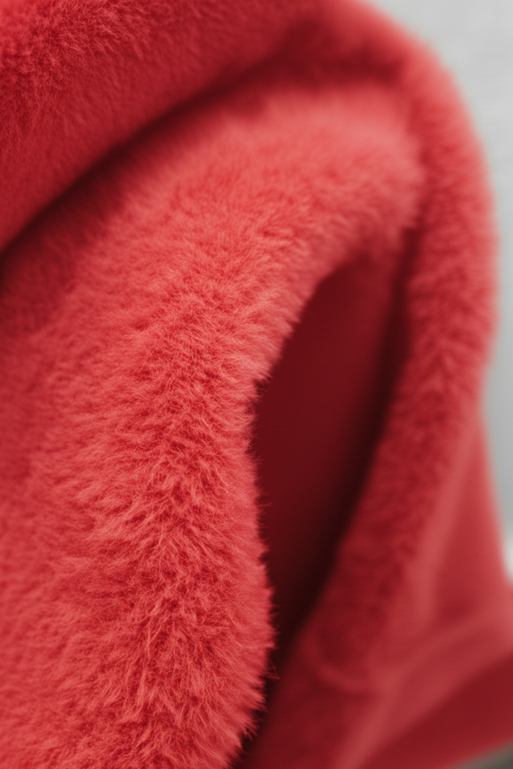 Victoria | Elegancki Czerwony Sweter z Golfem o Aksamitnym Wykończeniu
