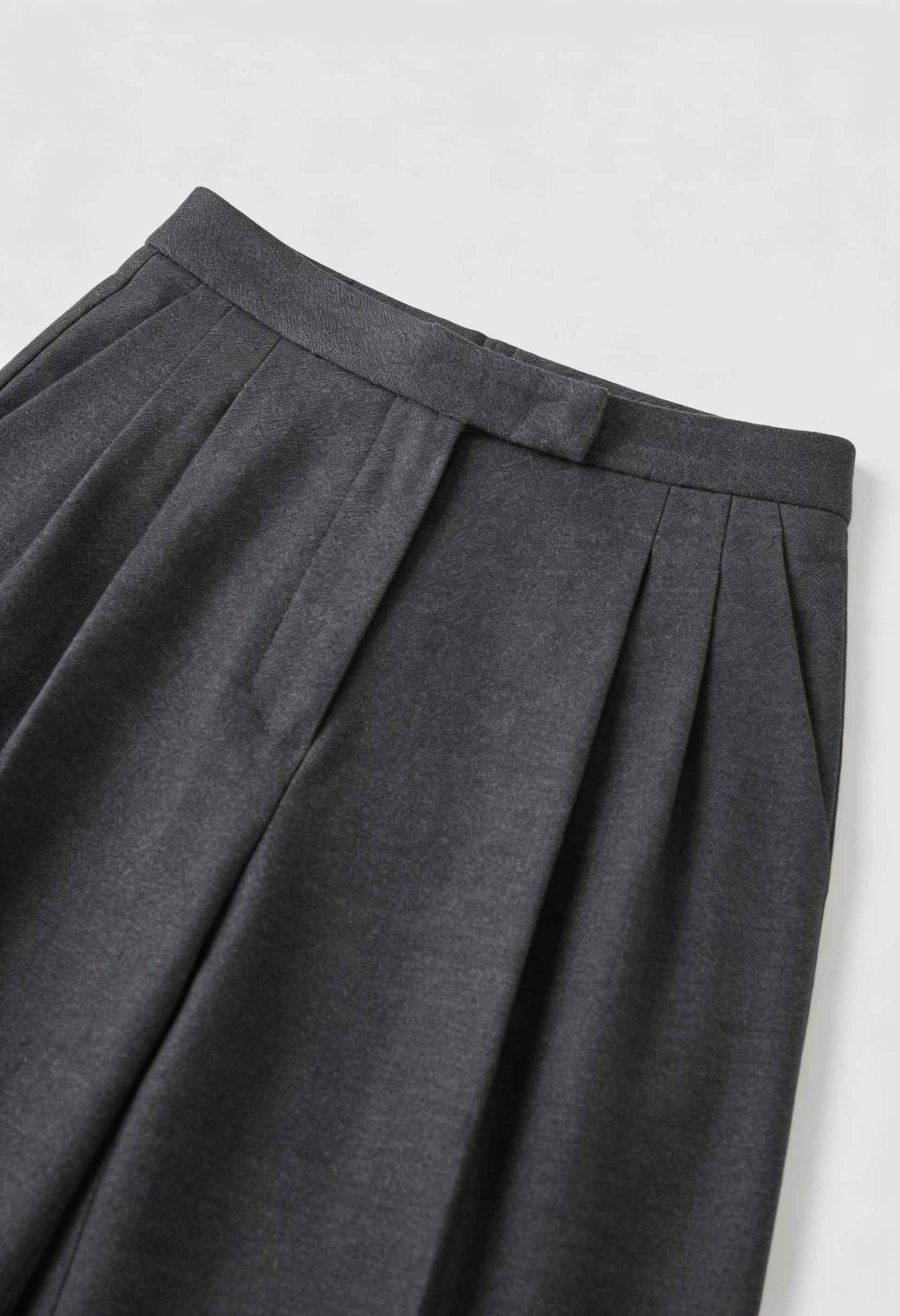 Wiktoria | Dopasowane Szare Spodnie z Wysokim Stanem i Eleganckim Drapowaniem