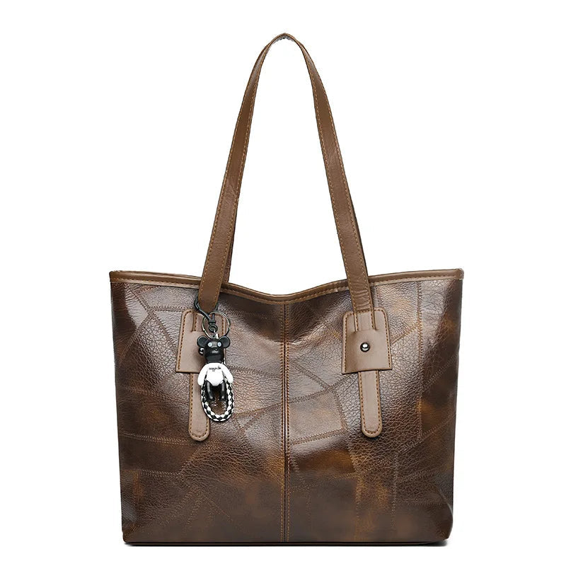 Victoria | Torba na ramię w stylu vintage z akcentem breloczka
