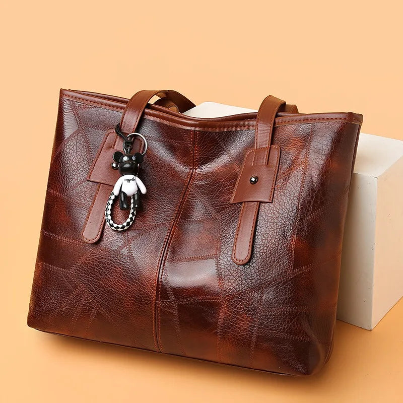 Victoria | Torba na ramię w stylu vintage z akcentem breloczka