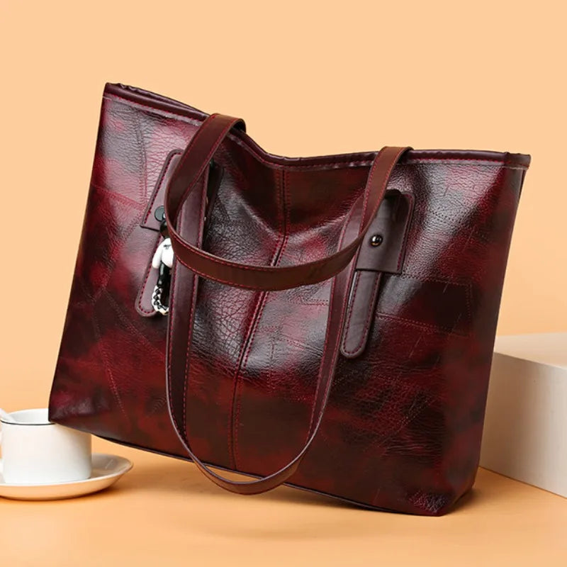 Victoria | Torba na ramię w stylu vintage z akcentem breloczka