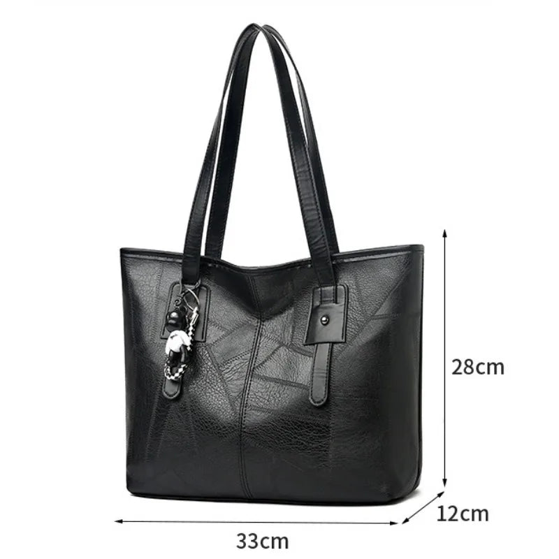 Victoria | Torba na ramię w stylu vintage z akcentem breloczka