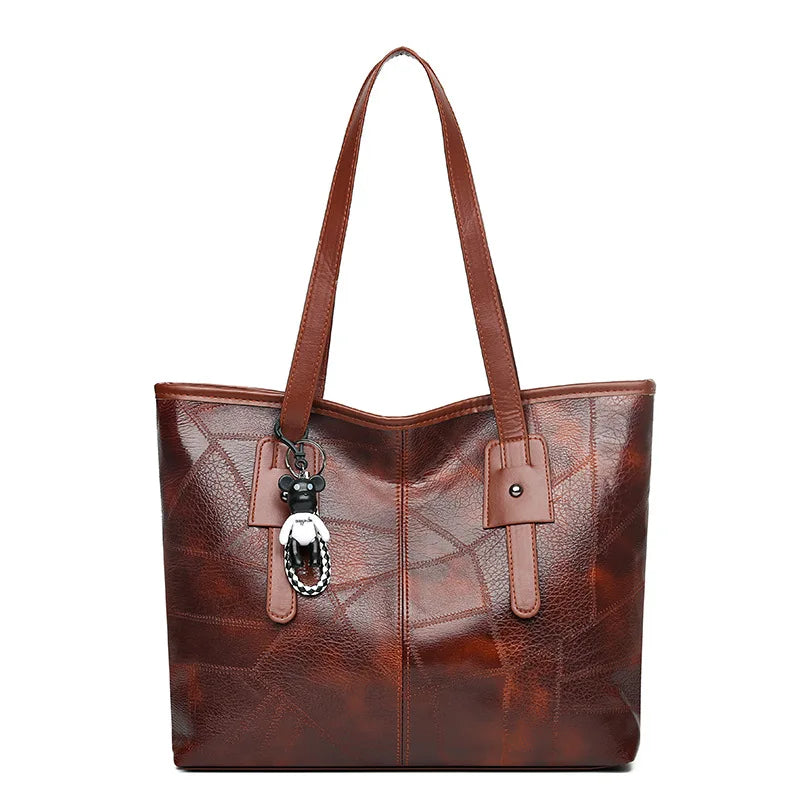 Victoria | Torba na ramię w stylu vintage z akcentem breloczka